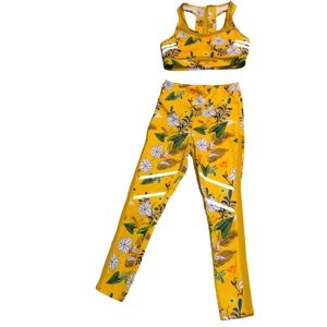 ZYIA LIGHT N TIGHT YELLOW FLORAL REFLECTIVE LEGGING SIZE 4 and bra size M